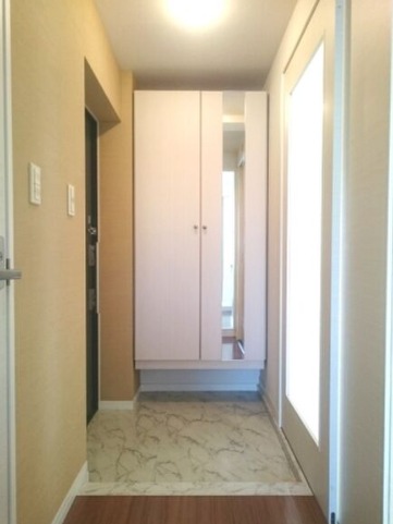 玄関はこのようになっています。