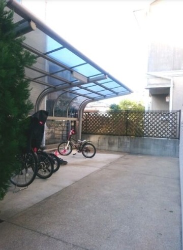 駐輪場はこちらにございます。