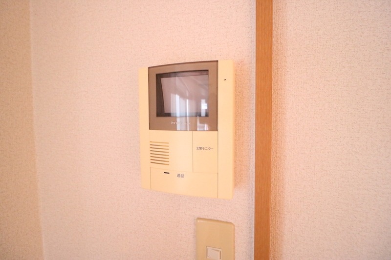 モニター付きインターホンで安心です。