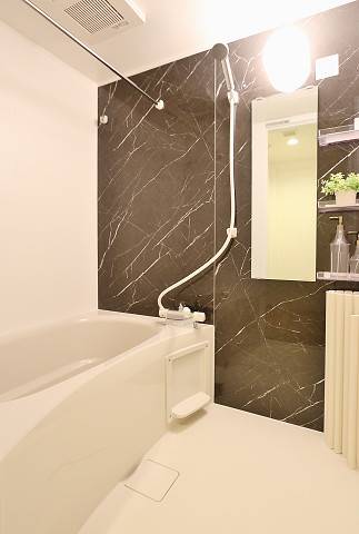 高級感と清潔感を兼ね備えた浴槽