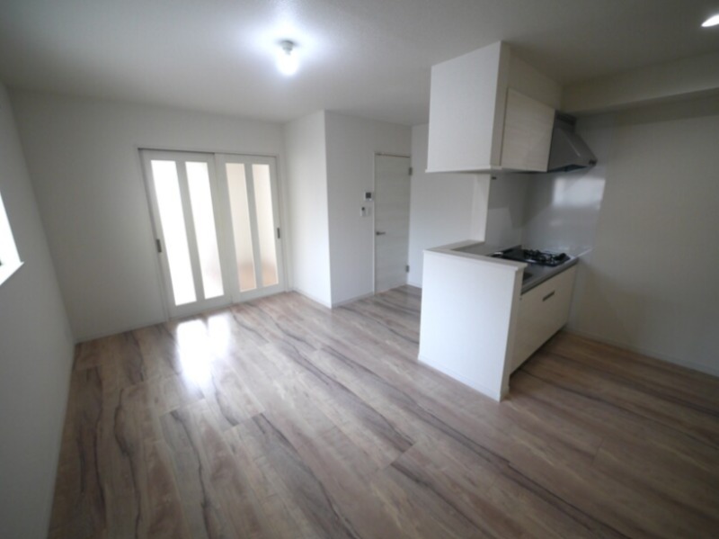 白を基調としたデザイン性ある室内です