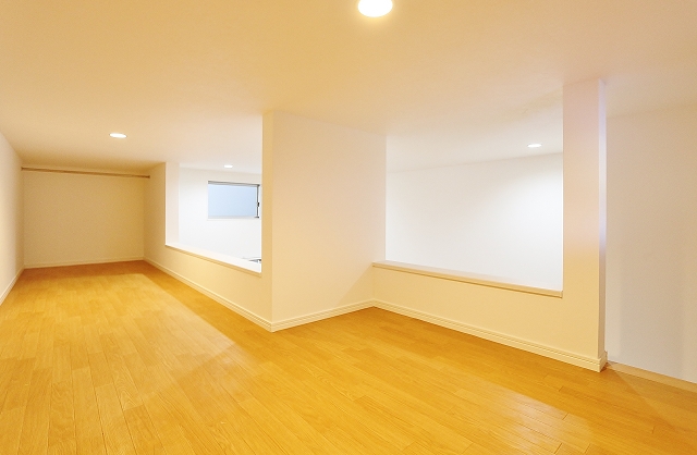 明るく広々空間のロック付きです