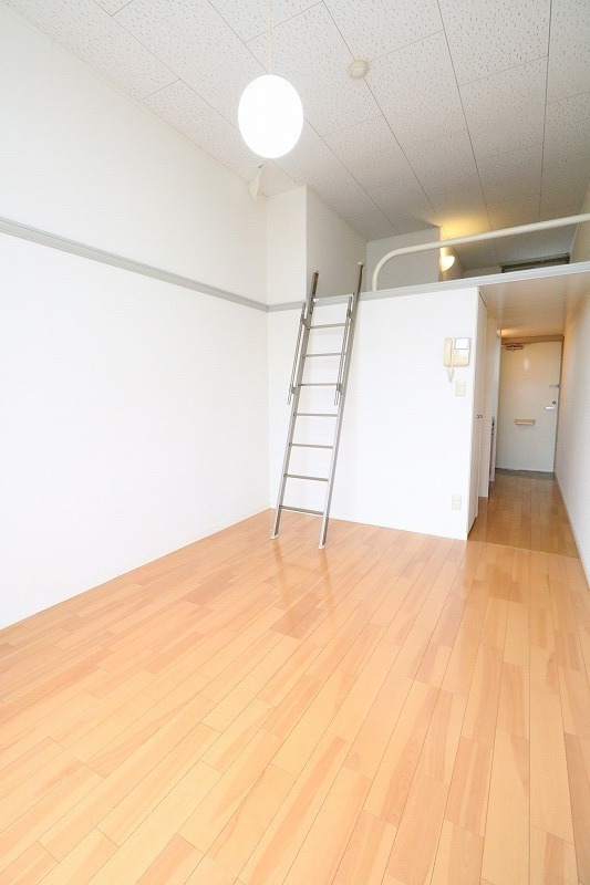 天井が高くて開放的です。