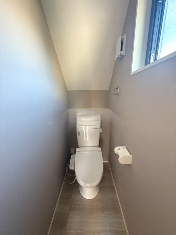 温水洗浄便座完備。