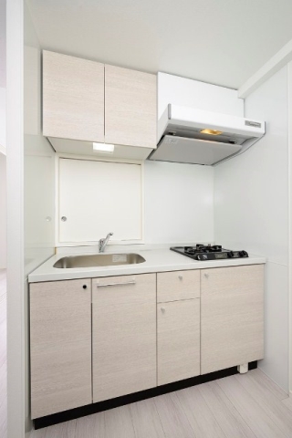 収納たっぷりの美しいキッチンとなっています