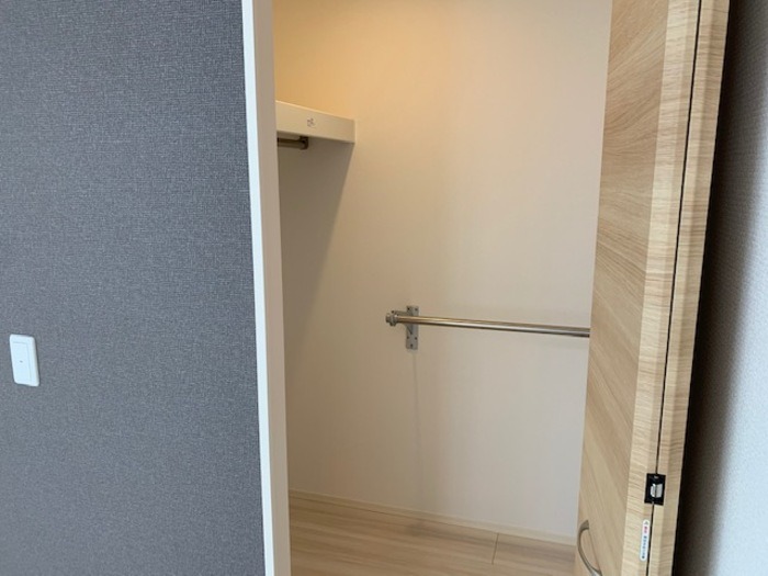 ウォークインクローゼット付きです。