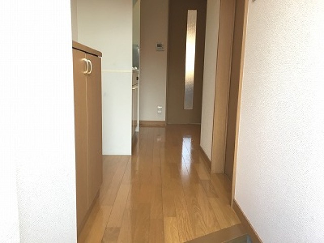 玄関収納もございます。