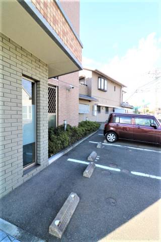 敷地内駐車場あります。