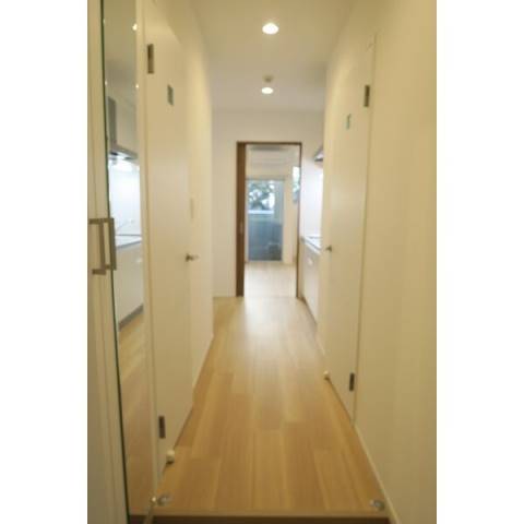 玄関から見るとこんな感じです