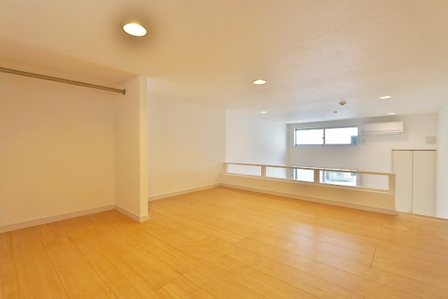 こちらは寝室としても使えそうです