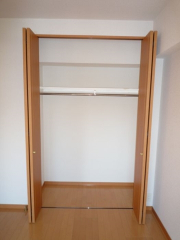 かさばりやすいお洋服もたくさん収納できます