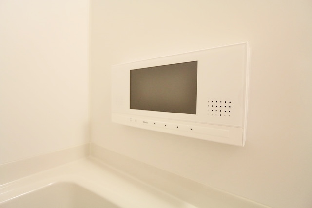 浴室TV付でゆっくりお風呂に入れますね