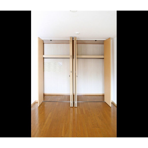 お洋服が多い方でも楽々収納できます