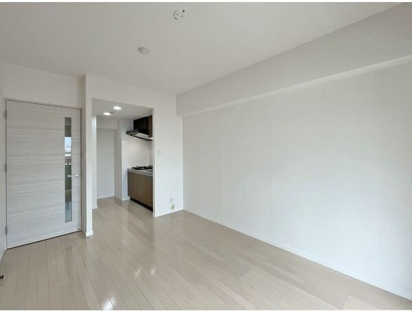 広々リビングでゆっくりお過ごしください