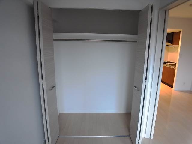 かさばりやすいお洋服もたっぷり収納可能です