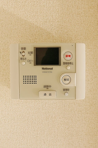 モニターフォンで来客を確認できます