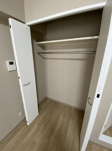 たっぷりと収納できるクローゼットです