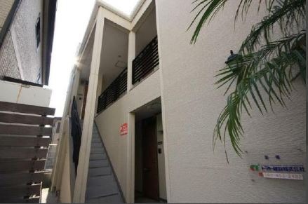 エントランスもきれいにしています