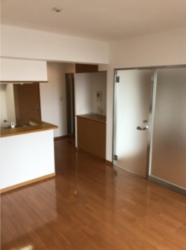 家具の配置がしやすいリビングですね