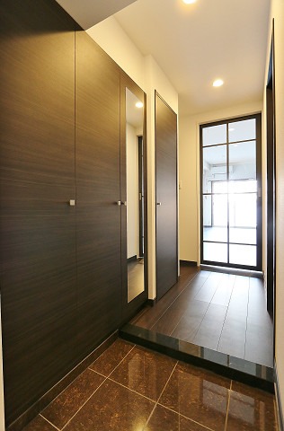 開放感のあるオシャレな玄関ですね