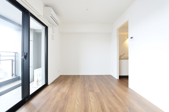 南東向きの窓からは光が差し込みます