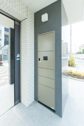 便利な宅配ボックス付きです