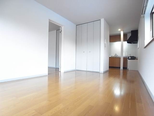 家具の配置に困らないリビングですね