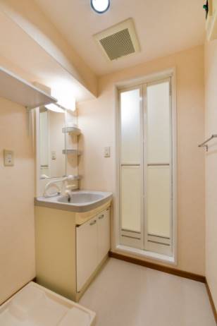 身だしなみチェックはここで