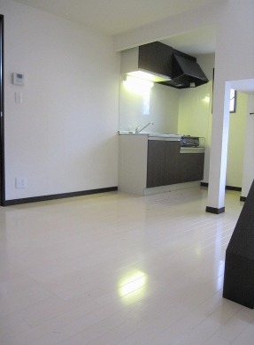 家具の配置に困らないリビングですね