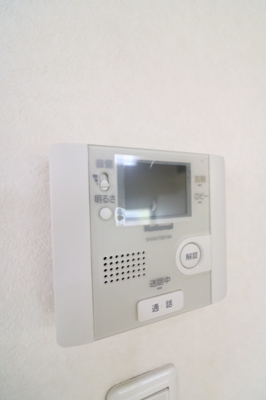 モニター付きインターホンで安心ですね。