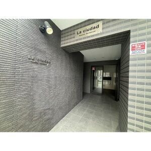 エントランスもきれいにされています