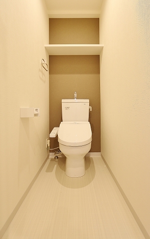 トイレにも洗面台があるので清潔です。