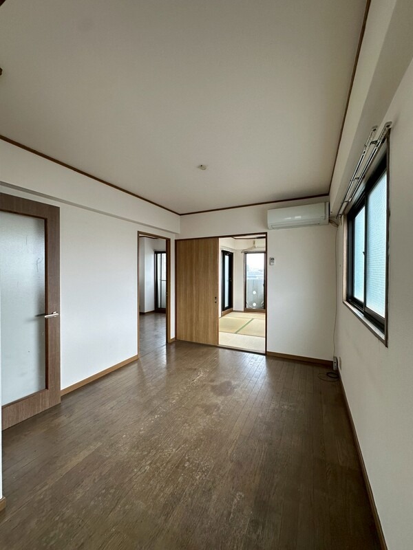 広々リビングでゆっくり過ごせます