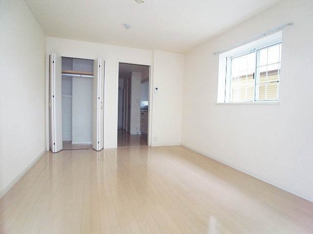 明るくてやわらかい雰囲気のお部屋ですよ