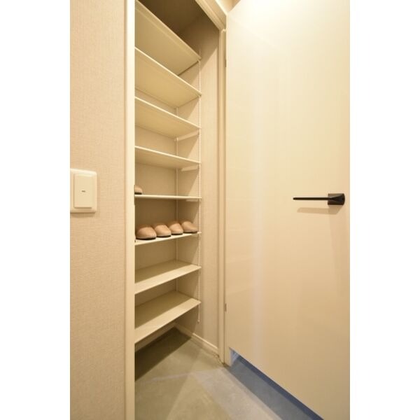 玄関収納も充実しています