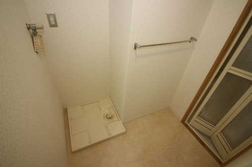 室内に洗濯機が置けます