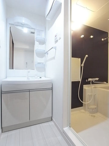 朝の身支度はこちらのシャンプードレッサーで