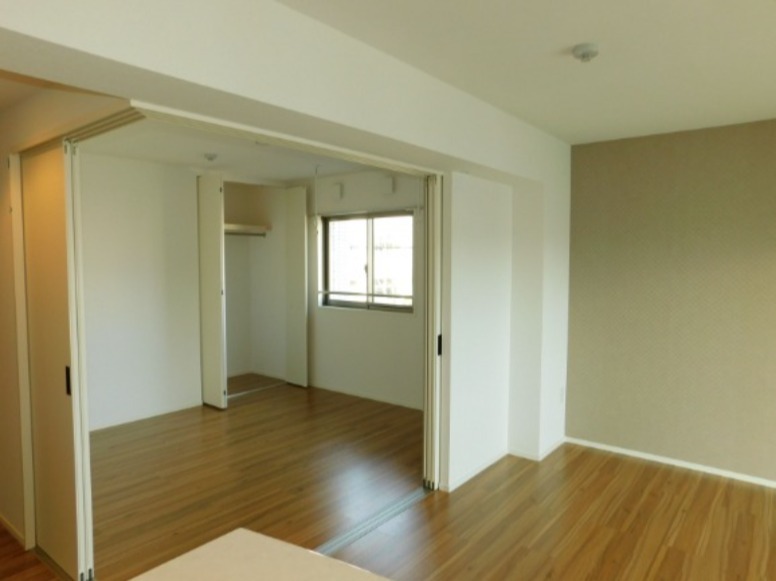 日当たり良好の洋室です