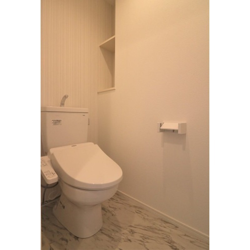 清潔感のあるトイレですね