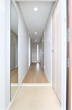 玄関も充分なひろさです