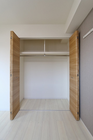 かさばりやすいお洋服もたっぷり収納できます