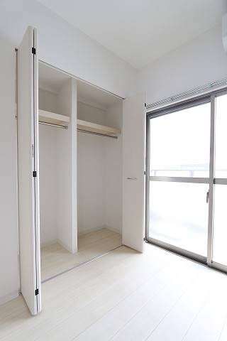 各洋室にそれぞれクローゼットがあります