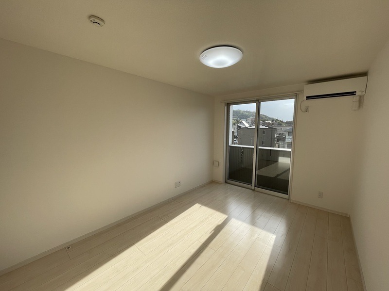 白基調で明るいです。