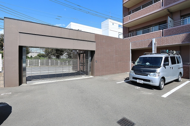 シャッター付き駐車場