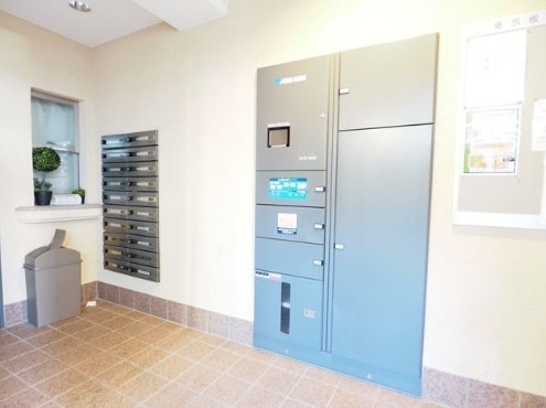 便利な宅配ボックス付きです。