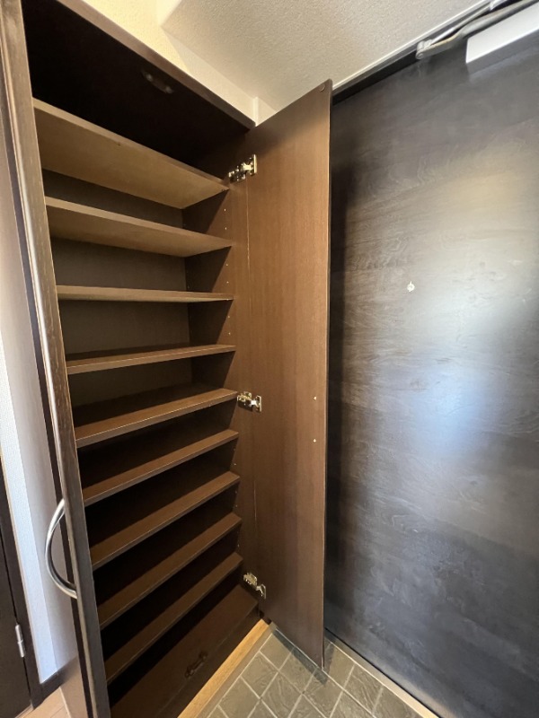 高さ調整できるシューズボックスです