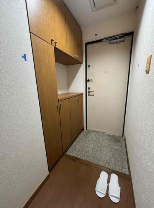 玄関も沢山収納があります。