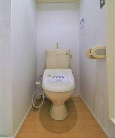 温水便座付きです。