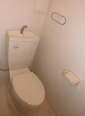 清潔感のあるトイレですね