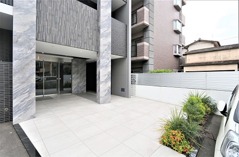 きれいなエントランスですね